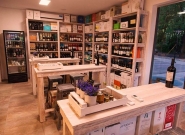 vinoteca-vin-de-garage-en-parque-leloir-zona-oeste-02.jpg