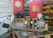 vinos-con-historia-vinoteca-wine-bar-maipu-mendoza-2.jpg