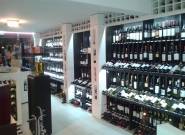 el-lagar-wine-shop-vinoteca-en-neuquen-argentina-3.jpg