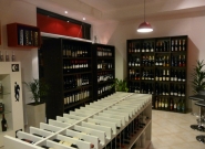 los-cortesanos-vinoteca-3.jpg