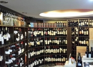 la-cava-de-los-andes-vinoteca-en-san-martin-de-los-andes-argentina-3.jpg