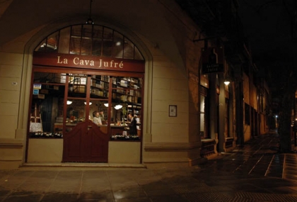 la-cava-jufr-vinoteca-wine-bars-buenos-aires-1.jpg