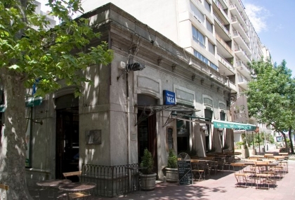 62-bar-montevideo-uruguay-01.jpg